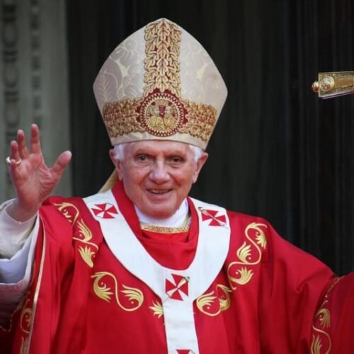 A ÚLTIMA PROFECIA DE BENTO XVI O HUMANISMO DO ANTICRISTO