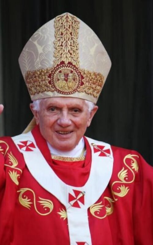 A ÚLTIMA PROFECIA DE BENTO XVI O HUMANISMO DO ANTICRISTO
