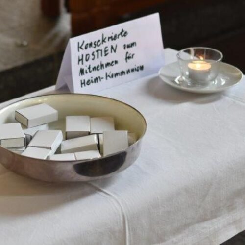 Hóstia Consagrada na mesa