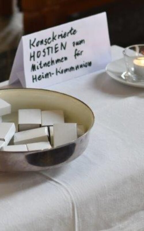 Hóstia Consagrada na mesa