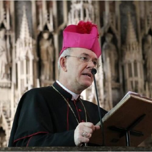 Bispo Athanasius Schneider sobre vacinas contaminadas pelo aborto e a cultura da morte.