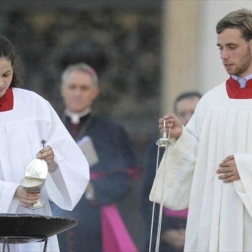 AS MULHERES PODEM ACESSAR O ALTAR?
